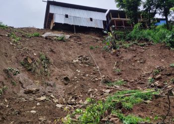 पर्वतमा पहिरोले घर पुरिँदा दम्पत्ति बेपत्ता, एक जनाको सकुशल उद्धार