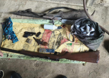 कैलालीमा हतियारसहित तीन जना पक्राउ, पेस्तोल र थुप्रै गोली बरामद