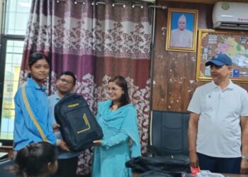 भीमदत्तका विपन्न जेहेन्दार दलित विद्यार्थीलाई शैक्षिक समाग्री