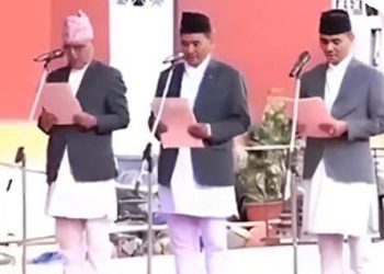 खण्डहर भवनबाहिर पाल टाँगेर शपथ : नयाँ मन्त्रीलाई जिम्मेवारी