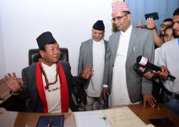 शिक्षामन्त्री महावीर पुनको चेतावनी“राजनीतिमा संलग्न शिक्षक, प्राध्यापक र कर्मचारीमाथि कारबाही हुनेछ”