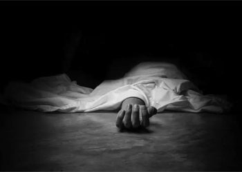 बेदकोटमा रुख ढल्दा घर भत्कियो : एकको मृत्यु, अर्की महिला घाइते