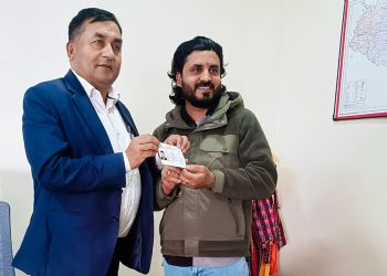 आमाको नामबाट सर्लाहीमा पहिलोपटक नागरिकता, राम मनोहर गुप्ता बने नेपाली नागरिक