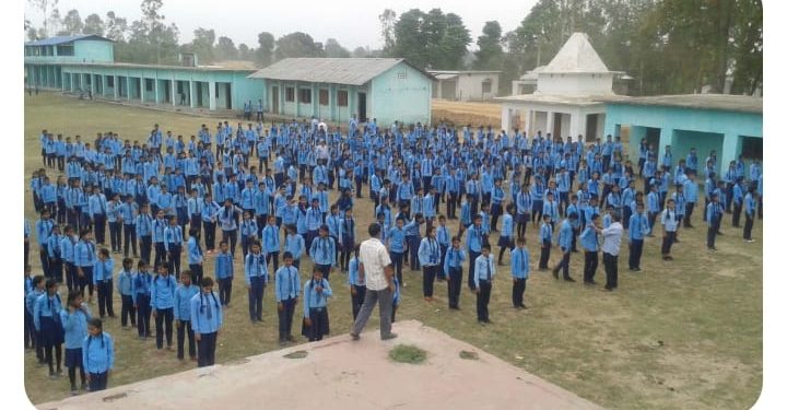 राैलेश्वर माविको नयाँ पहल : साना कक्षाका विद्यार्थीलाई निशुल्क स्कुल ड्रेस