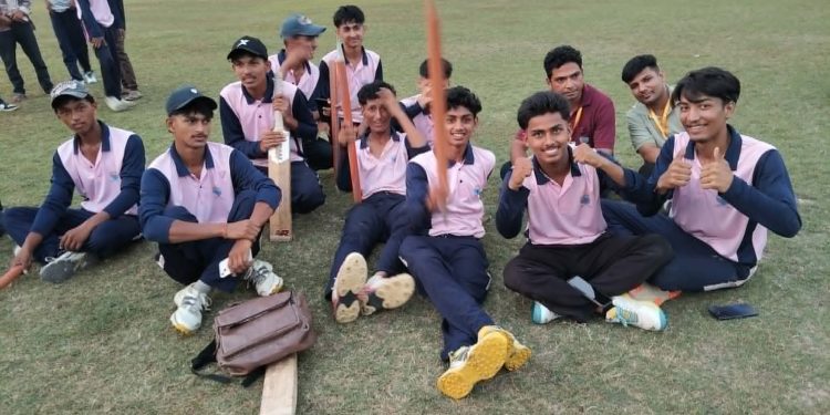 होलीफेम्लीको मैदानमा भएको भीमदत्त अन्तर विद्यालय स्तरिय क्रिकेट प्रतियोगिता उपाधी मोर्निङ्गग्लोरी स्कुललाई