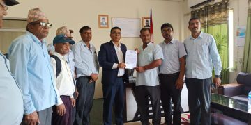 बजेटमा पारिश्रमिक नसमेटिएको भन्दै विद्यालय कर्मचारीको सरकारलाई ज्ञापन