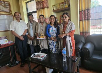भीमदत्त नगरपालिकाद्वारा विद्यालय व्यवस्थापन समिति महासंघका सदस्य र पदाधिकारीलाई सम्मान