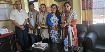भीमदत्त नगरपालिकाद्वारा विद्यालय व्यवस्थापन समिति महासंघका सदस्य र पदाधिकारीलाई सम्मान