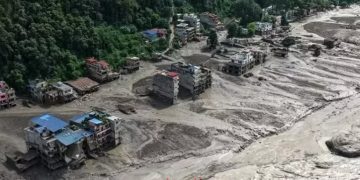 बाढी प्रभावित नुवाकोट र रसुवामा सिएमसीको २१ सदस्यीय स्वास्थ्य टोली