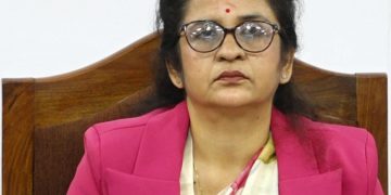 कर्मचारीतन्त्र हावी भएको भन्दै उद्योगमन्त्री गौरीकुमारी यादवद्वारा राजीनामा
