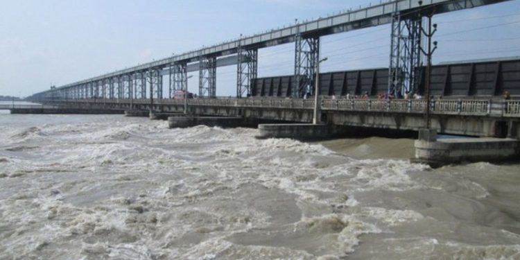 महाकालीमा पानीको बहाव बढ्यो, वनबासा पुलमा चारपाङ्ग्रे सवारी आवागमन बन्द